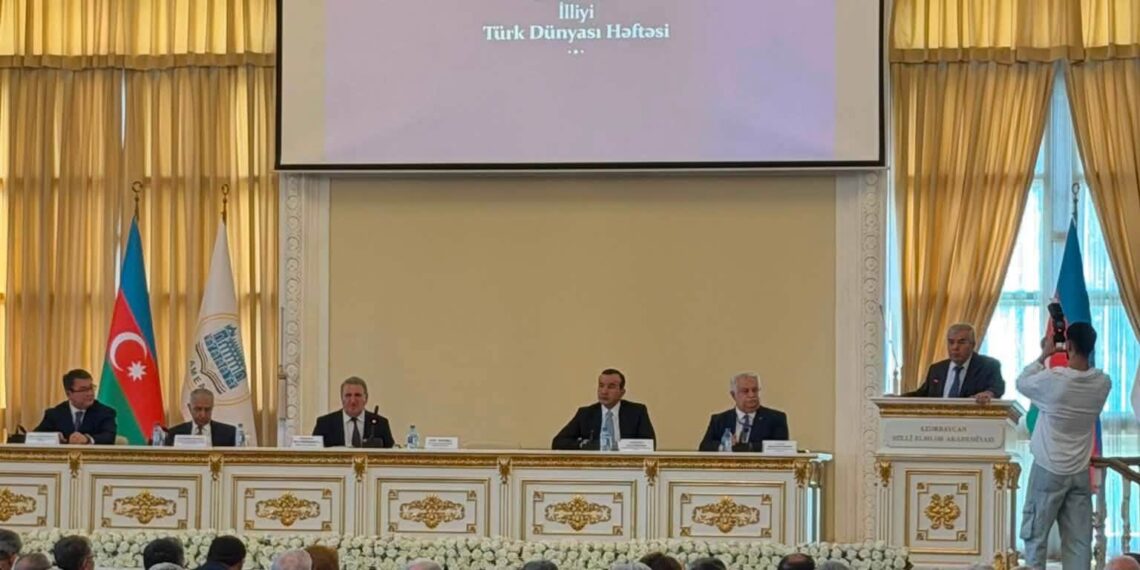 Birinci Türkoloji Qurultayın 100 illiyinə həsr olunmuş “Türk Dünyası Həftəsi”nin ikinci günündə Xalq şairi Sabir Rüstəmxanlı